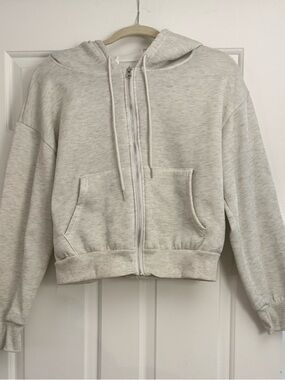 Light Grey Cropped Zip-Up Hoodie – Size Medium